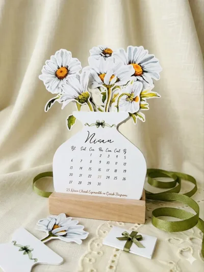 Papatya Temalı Masaüstü Takvim 2026 | Ahşap Standlı Dekoratif Masa Takvimi | Çiçekli Tasarım