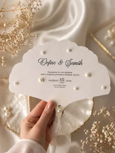Kişiye Özel Düğün Davetiyesi Yelpaze Model 25’li Set – İnci Detaylı Şık Nikah & Düğün Davetiye