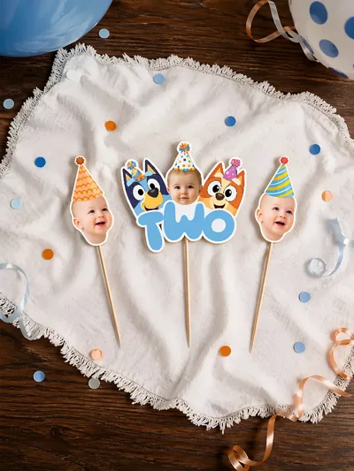  Kişiye Özel Bluey Temalı Pasta Süsü (3’lü Set) – Fotoğraflı +Yaşı+ İsimli Cake Topper Doğum Günü Dekoru