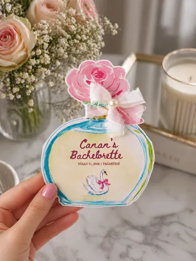 Kişiye Özel Bride Bachelorette Davetiye 5’li Set – Parfüm Şişesi Tasarım Kurdeleli Bekarlığa Veda Davetiyesi
